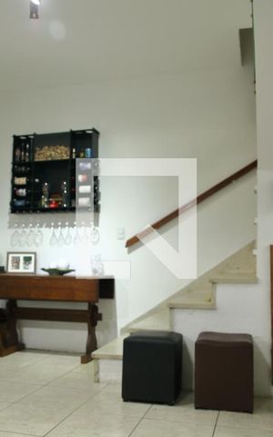 Casa à venda com 128m², 3 quartos e 2 vagasSala