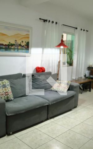 Casa à venda com 128m², 3 quartos e 2 vagasSala