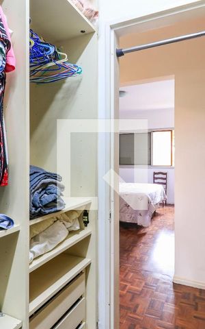 Apartamento à venda com 115m², 3 quartos e 1 vaga Apartamento à venda com 115m², 3 quartos e 1 vagaCloset da Suíte