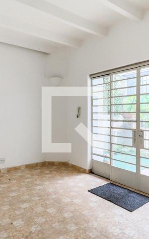 Casa à venda com 120m², 4 quartos e 2 vagas Casa à venda com 120m², 4 quartos e 2 vagasSala