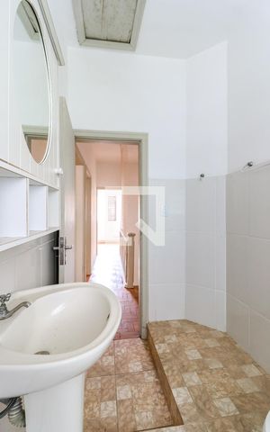 Casa à venda com 120m², 4 quartos e 2 vagas Casa à venda com 120m², 4 quartos e 2 vagasBanheiro