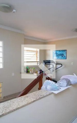Casa à venda com 400m², 4 quartos e 4 vagasEscada