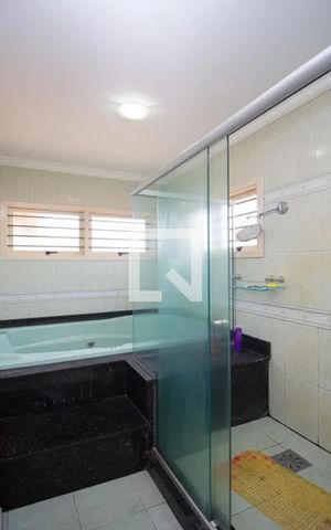 Casa à venda com 400m², 4 quartos e 4 vagasBanheiro - Quarto