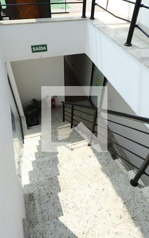 Casa para alugar com 550m², 4 quartos e 2 vagasEscada
