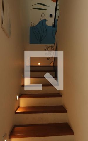 Casa para alugar com 550m², 4 quartos e 2 vagasEscada