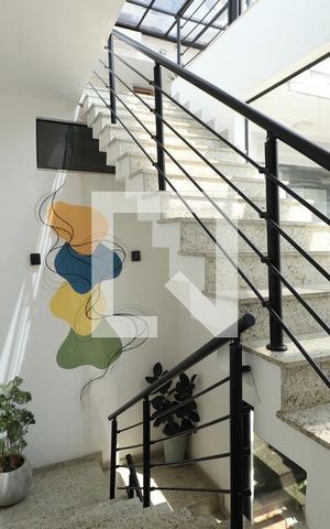 Casa para alugar com 550m², 4 quartos e 2 vagasEscada