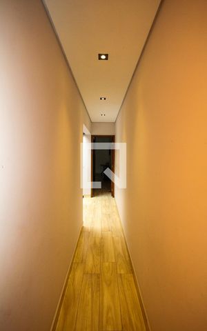 Casa à venda com 180m², 3 quartos e 2 vagas Casa à venda com 180m², 3 quartos e 2 vagasCorredor