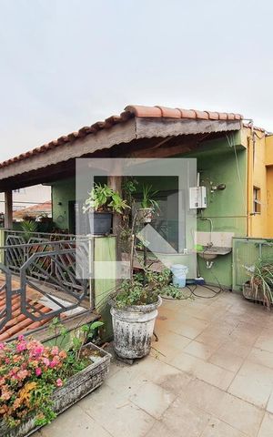 Casa à venda com 300m², 4 quartos e 5 vagas Casa à venda com 300m², 4 quartos e 5 vagasVaranda Sala Tv