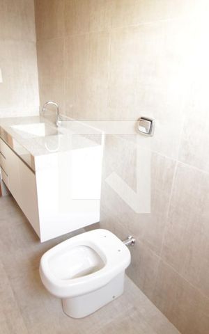 Casa de condomínio para alugar com 232m², 4 quartos e 4 vagasBanheiro da Suíte 2