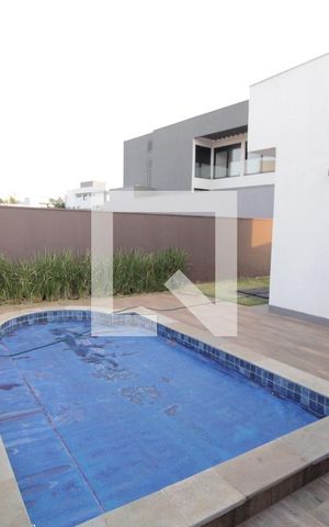 Casa de condomínio para alugar com 232m², 4 quartos e 4 vagasPiscina