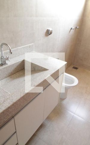 Casa de condomínio para alugar com 232m², 4 quartos e 4 vagasBanheiro da Suíte 1
