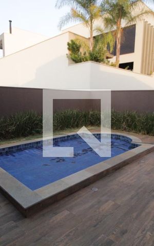 Casa de condomínio para alugar com 232m², 4 quartos e 4 vagasPiscina