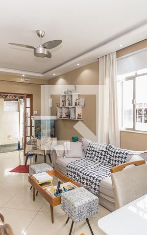 Casa à venda com 155m², 3 quartos e 2 vagas Casa à venda com 155m², 3 quartos e 2 vagasSala