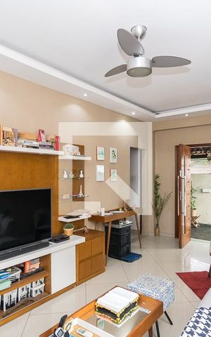 Casa à venda com 155m², 3 quartos e 2 vagas Casa à venda com 155m², 3 quartos e 2 vagasSala