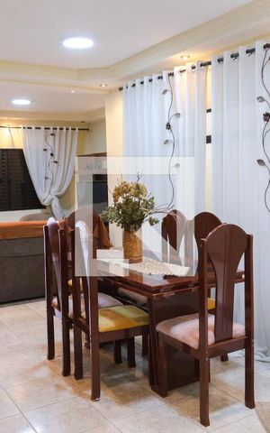 Casa à venda com 600m², 3 quartos e 3 vagas Casa à venda com 600m², 3 quartos e 3 vagasSala