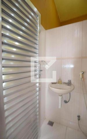 Casa à venda com 240m², 3 quartos e 3 vagasBanheiro de serviço