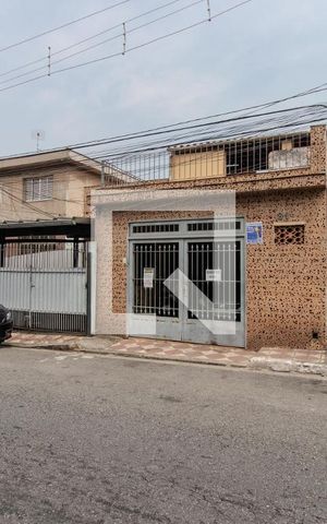 Casa à venda com 400m², 3 quartos e 1 vaga Casa à venda com 400m², 3 quartos e 1 vagaFachada