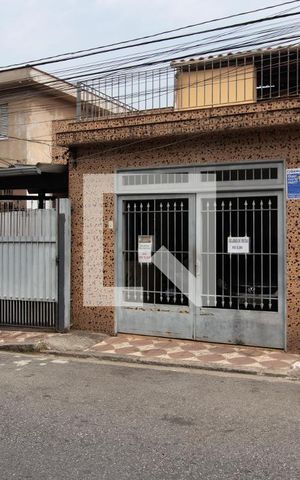 Casa à venda com 400m², 3 quartos e 1 vaga Casa à venda com 400m², 3 quartos e 1 vagaFachada
