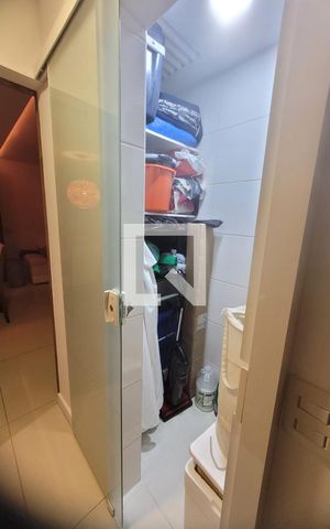 Apartamento à venda com 180m², 3 quartos e 2 vagas Apartamento à venda com 180m², 3 quartos e 2 vagasDespensa