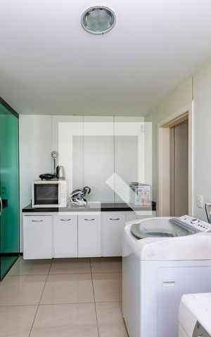 Casa à venda com 300m², 4 quartos e 5 vagas Casa à venda com 300m², 4 quartos e 5 vagasÁrea de Serviço