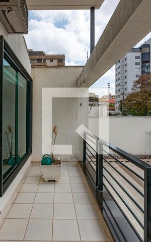 Casa à venda com 300m², 4 quartos e 5 vagas Casa à venda com 300m², 4 quartos e 5 vagasVaranda da Suíte