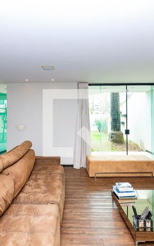 Casa à venda com 300m², 4 quartos e 5 vagas Casa à venda com 300m², 4 quartos e 5 vagasSala 1