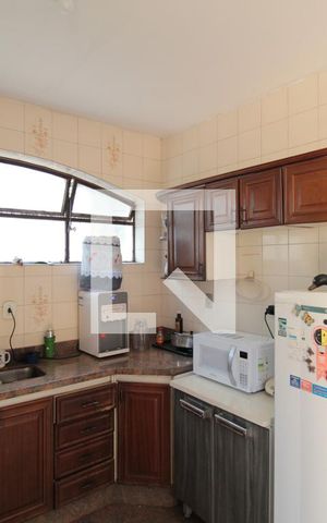 Casa à venda com 370m², 5 quartos e 4 vagasCozinha