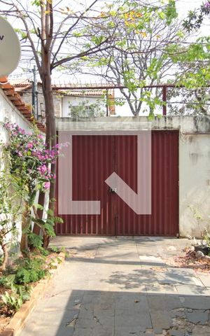 Casa à venda com 370m², 5 quartos e 4 vagasGaragem