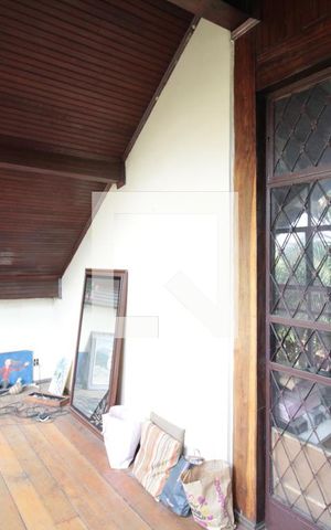 Casa à venda com 370m², 5 quartos e 4 vagasEscritório
