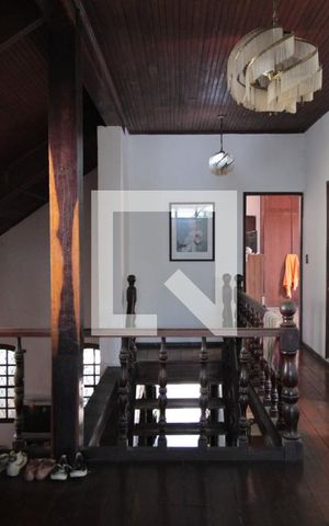 Casa à venda com 370m², 5 quartos e 4 vagasSala de TV