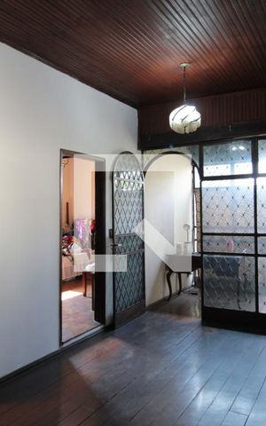 Casa à venda com 370m², 5 quartos e 4 vagasSala de TV