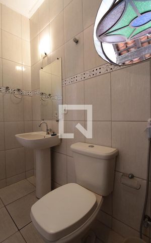 Casa à venda com 370m², 5 quartos e 4 vagasBanheiro da Suite 1