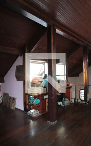 Casa à venda com 370m², 5 quartos e 4 vagasSala de TV