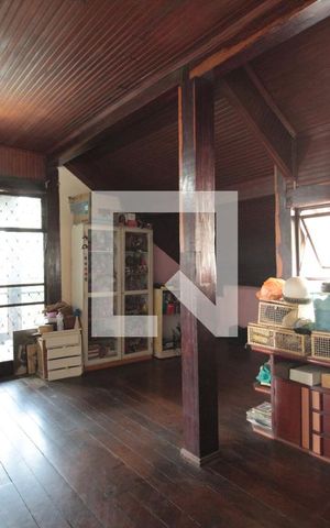 Casa à venda com 370m², 5 quartos e 4 vagasSala de TV