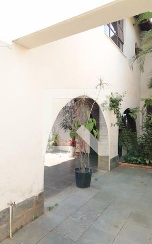 Casa à venda com 370m², 5 quartos e 4 vagasGaragem