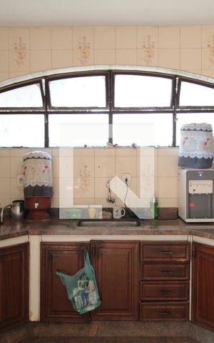 Casa à venda com 370m², 5 quartos e 4 vagasCozinha