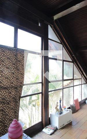 Casa à venda com 370m², 5 quartos e 4 vagasEscritório