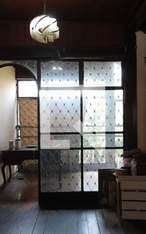 Casa à venda com 370m², 5 quartos e 4 vagasSala de TV