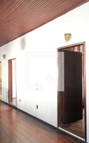 Casa à venda com 370m², 5 quartos e 4 vagasSala de TV