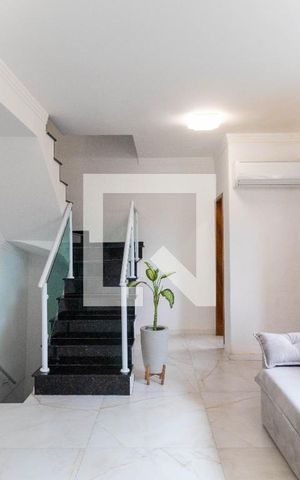 Casa de condomínio à venda com 165m², 3 quartos e 2 vagas Casa de condomínio à venda com 165m², 3 quartos e 2 vagasSala