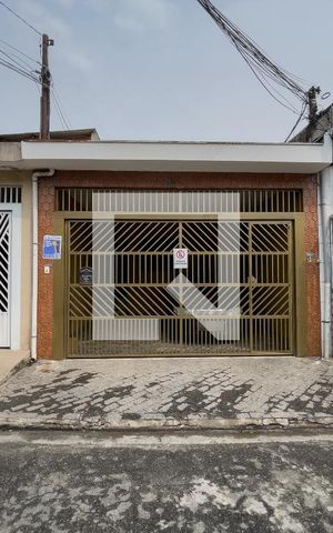 Casa para alugar com 72m², 2 quartos e 1 vaga Casa para alugar com 72m², 2 quartos e 1 vagaFachada+Placa
