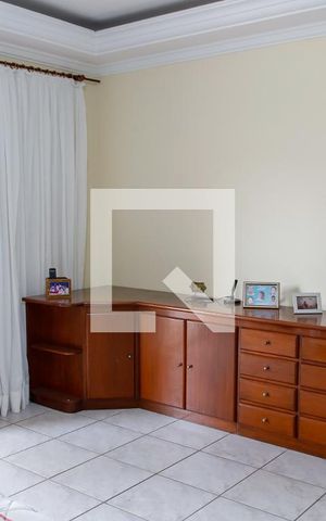 Casa à venda com 280m², 3 quartos e 2 vagas Casa à venda com 280m², 3 quartos e 2 vagasQuarto 3 - Suíte