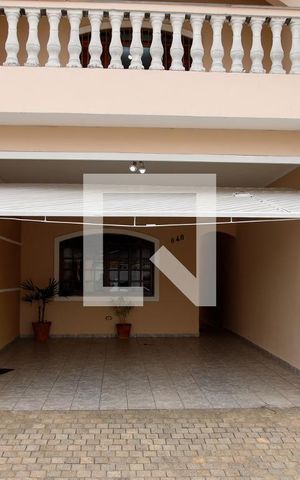 Casa à venda com 280m², 3 quartos e 2 vagas Casa à venda com 280m², 3 quartos e 2 vagasFachada