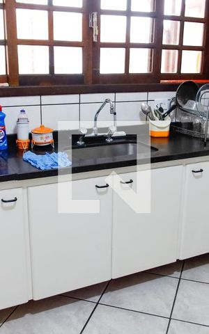 Casa à venda com 280m², 3 quartos e 2 vagas Casa à venda com 280m², 3 quartos e 2 vagascozinha