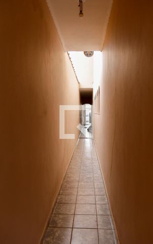 Casa à venda com 280m², 3 quartos e 2 vagas Casa à venda com 280m², 3 quartos e 2 vagasBanheiro Corredor