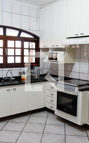 Casa à venda com 280m², 3 quartos e 2 vagas Casa à venda com 280m², 3 quartos e 2 vagascozinha