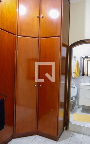Casa à venda com 280m², 3 quartos e 2 vagas Casa à venda com 280m², 3 quartos e 2 vagasCloset do quarto 3