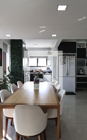 Apartamento à venda com 198m², 4 quartos e 4 vagasCozinha