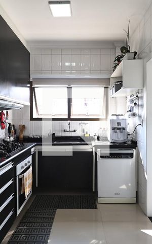 Apartamento à venda com 198m², 4 quartos e 4 vagasCozinha