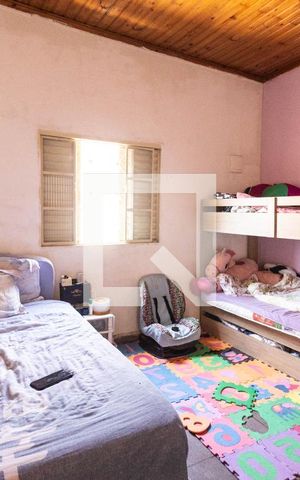 Casa à venda com 300m², 5 quartos e 2 vagas Casa à venda com 300m², 5 quartos e 2 vagasQuarto Casa 3
